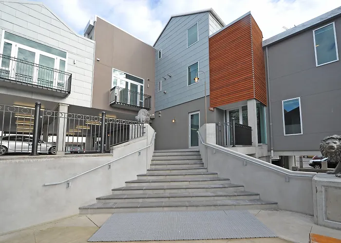 King And Queen Hotel Suites