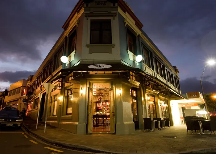 King And Queen Hotel Suites